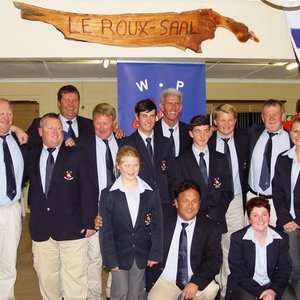Die WP-spanne met hul Skippers, saam met die WPDSAA se voorsitter, Lee Wiid (links) tydens die Openingsfunksie vir die â€œWPDSAA Bottomfishâ€ Interprovinsiale Kompetisie te Kleinbaai.